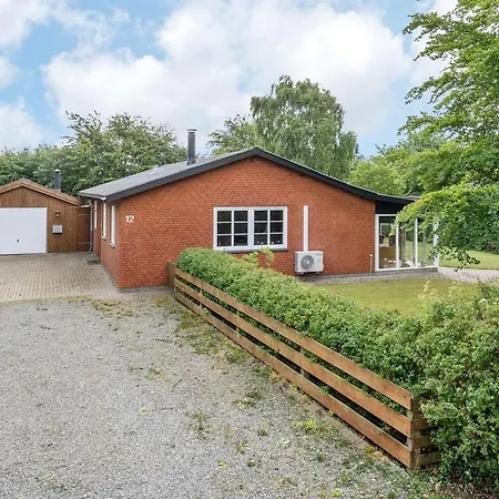 Philip - 2km From The Sea By Interhome *