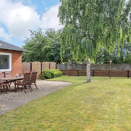 Philip - 2km From The Sea By Interhome *